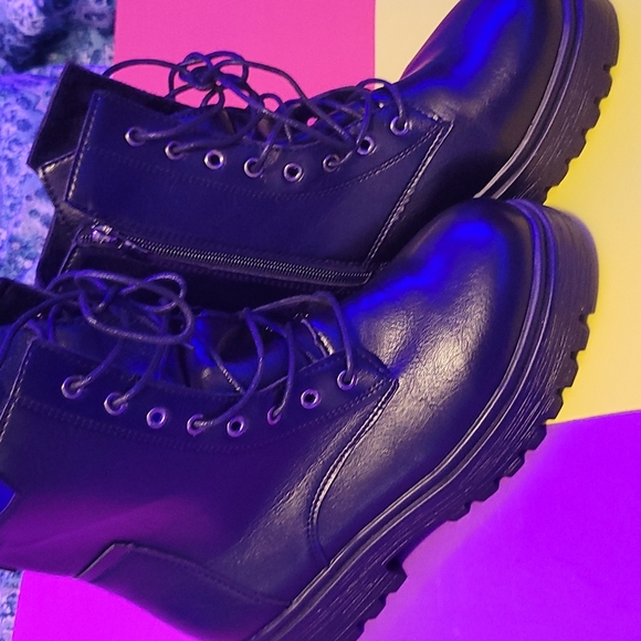 New Combat Boots - Picture 1 of 4